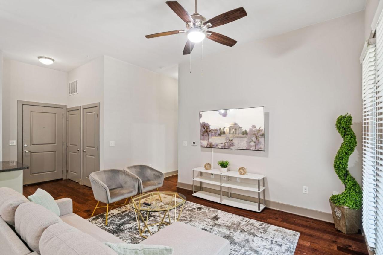 Grand Luxury Premium Vaulted Ceilings Apartment Woodbridge Exterior photo