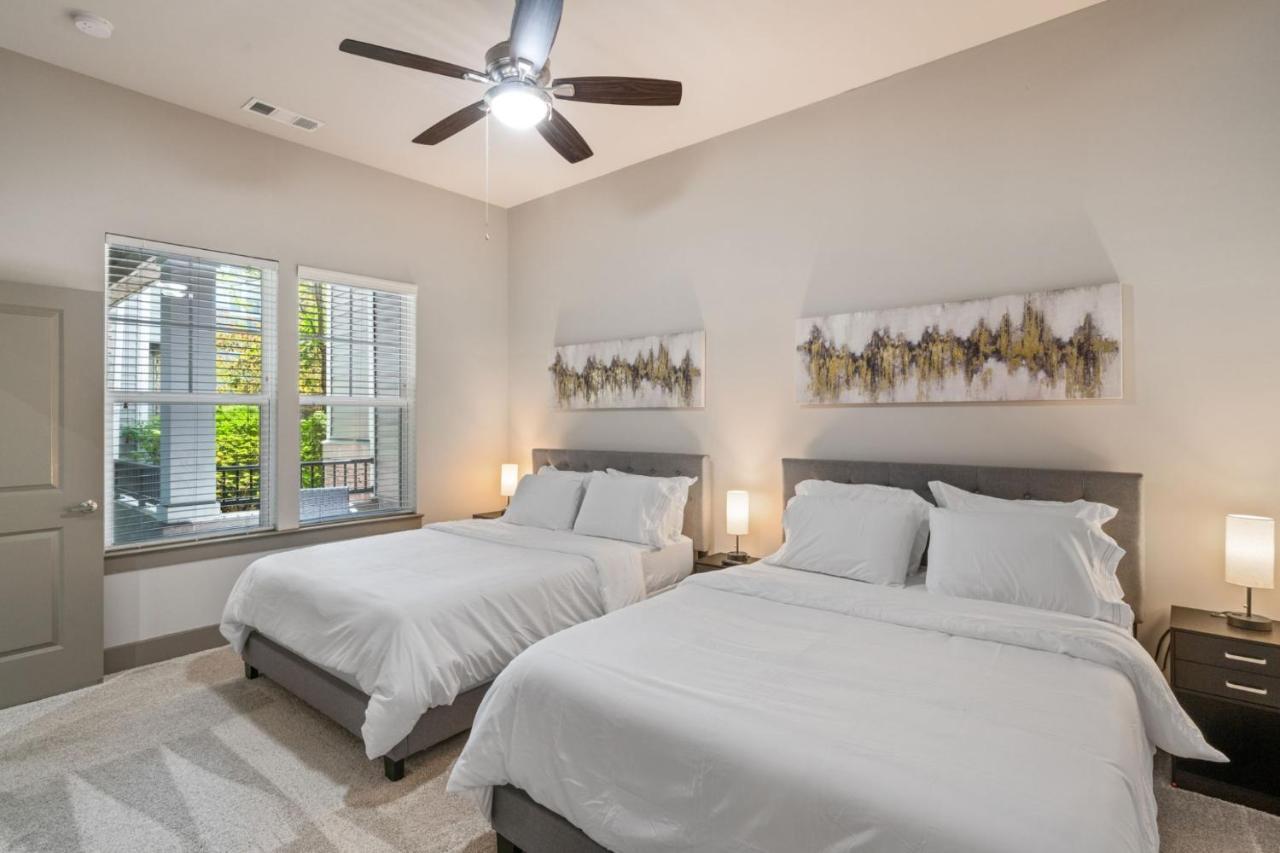 Grand Luxury Premium Vaulted Ceilings Apartment Woodbridge Exterior photo