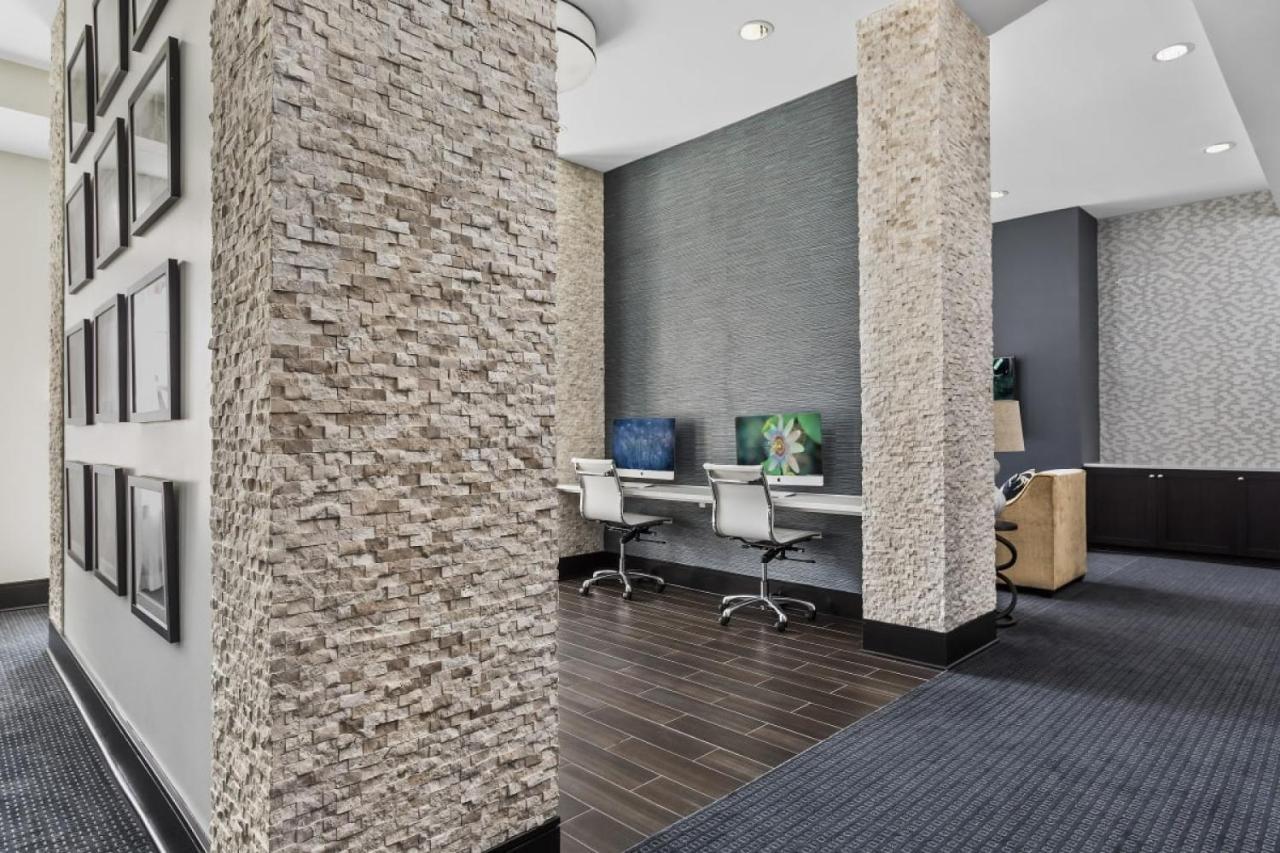 Grand Luxury Premium Vaulted Ceilings Apartment Woodbridge Exterior photo